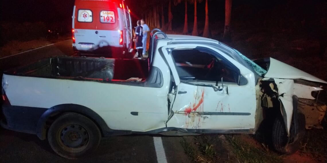 Motorista fica gravemente ferido após colisão com possível máquina agrícola em rodovia na região