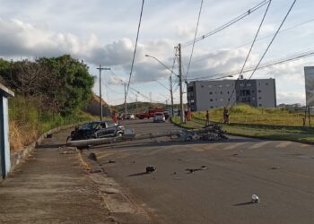 Acidente derruba poste e deixa diversos bairros sem energia em Poços de Caldas