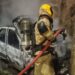 VÍDEO: Veículo pega fogo após forte estouro e mobiliza bombeiros em Poços de Caldas