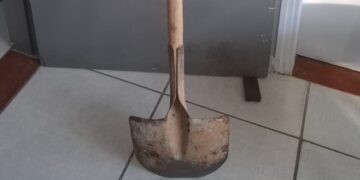 Suspeito é preso após agredir homem com pá na cabeça