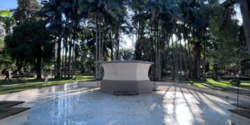 Prefeitura de Poços realiza manutenção na Fonte Central e no Relógio Floral