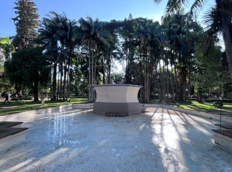Prefeitura de Poços realiza manutenção na Fonte Central e no Relógio Floral