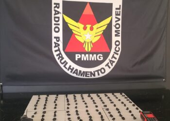 Operação da PM localiza mais de 100 porções de cocaína em Poços