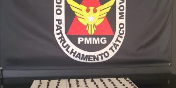 Operação da PM localiza mais de 100 porções de cocaína em Poços