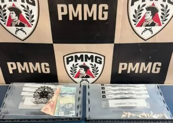 Homem é preso por tráfico de drogas após tentar fugir da PM