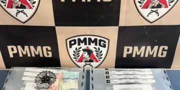 Homem é preso por tráfico de drogas após tentar fugir da PM