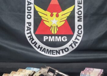 Homem é preso por porte ilegal de arma e tráfico de drogas durante festa em Poços