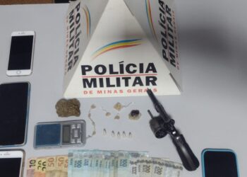 Dois são presos e menor é apreendido por tráfico de drogas e porte ilegal de armas na região