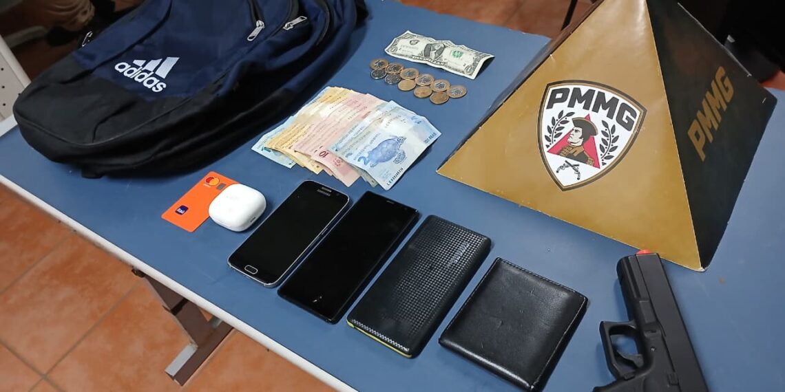 Homem suspeito de vários furtos é preso com simulacro de arma no Centro de Poços de Caldas