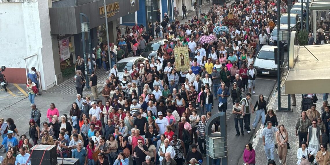 Procissão Solene encerra programação cultural da Festa de São Benedito em Poços