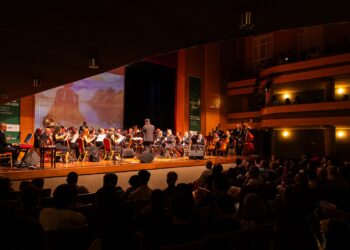 “Viajando pela Sétima Arte”: concerto leva clássicos do cinema ao palco em Poços de Caldas