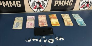PM apreende cocaína, crack e dinheiro durante operação em Andradas; suspeito foi preso