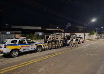 Vídeo mostra momento de furto em posto de combustíveis; noite de operações da PM termina com quatro presos