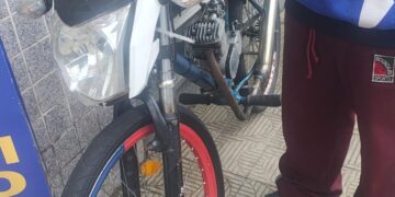 MOTO FAKE: Demutran apreende bicicleta adpatada com motor em Poços