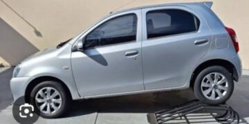 Motorista de aplicativo tem carro levado em assalto após emboscada em Poços