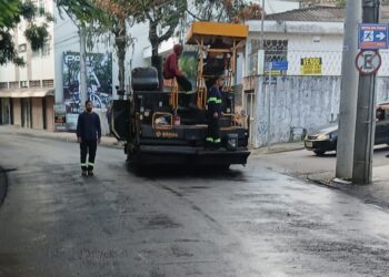 Após defeitos em obra na Avenida Santo Antônio, empresa é notificada e retoma serviço