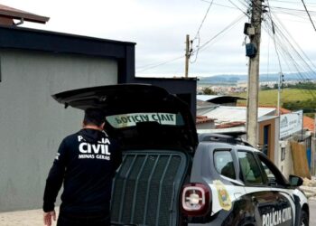Homem é preso após descumprir medida protetiva e agredir irmã em Poços