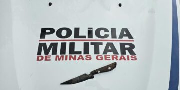 PM rompe cadeado para salvar mulher ameaçada com faca pelo companheiro em Poços; suspeito tem passagem por homicídio
