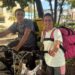 Amor, trabalho e sonhos: de bicicleta, casal faz entregas para sustentar a família em Poços