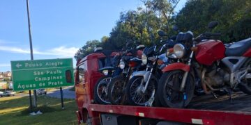 Operação da PMR resulta em 38 autuações e apreensões de motos em Poços