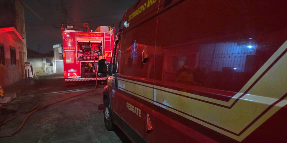Casal de idosos é salvo após ficar preso em quarto durante incêndio no Sul de Minas