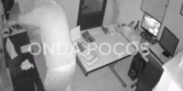 VÍDEO: estabelecimento é arrombado no Centro de Poços de Caldas