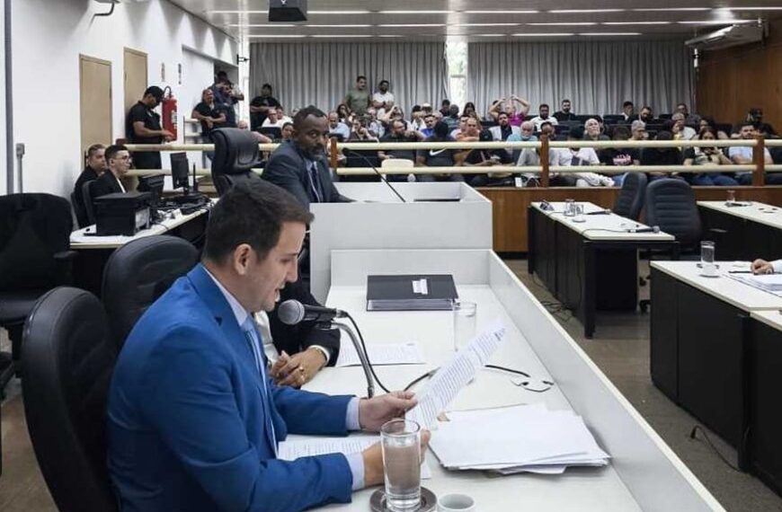 Câmara vota impeachment do prefeito de GV 