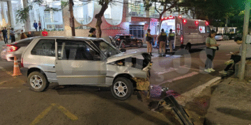 Motorista é preso por embriaguez após acidente entre dois carros no centro de Poços