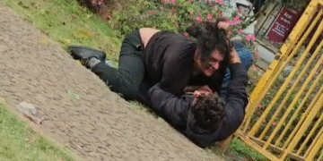 Vídeo mostra briga de moradores em situação de rua no centro de Poços de Caldas
