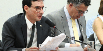 Fim da escala 6×1: relator propõe que um dia de folga seja no domingo