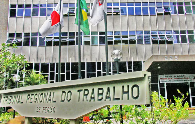 Empresa é condenada a pagar R$ 20 mil a funcionário por assédio moral e instalação de câmeras em vestiário
