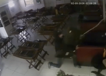 VÍDEO: Restaurante no centro de Poços é invadido e furtado quatro vezes em menos de 24h