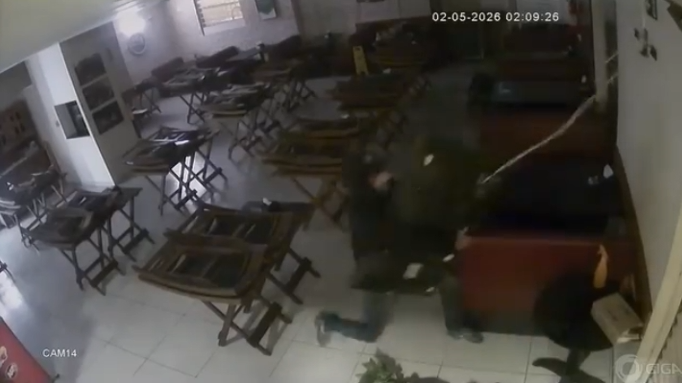 VÍDEO: Restaurante no centro de Poços é invadido e furtado quatro vezes em menos de 24h