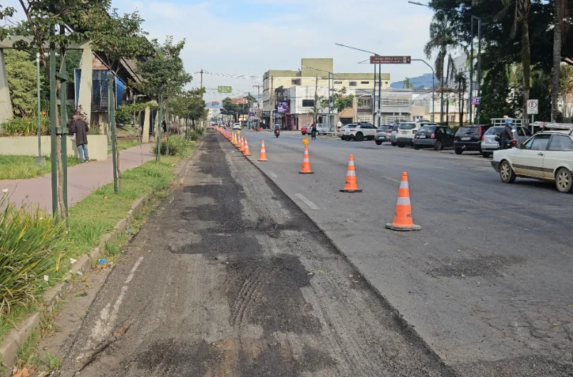 Obras na Avenida João Pinheiro têm novo horário a partir desta terça-feira (5), informa Prefeitura de Poços