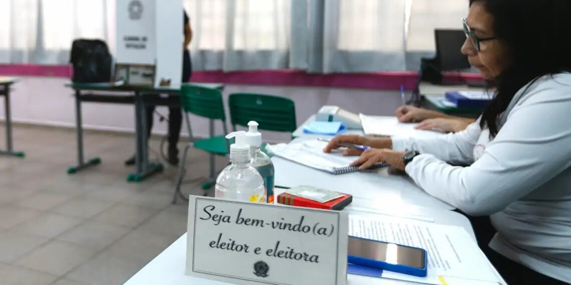 Eleições 2026: eleitor pode se inscrever para ser mesário voluntário