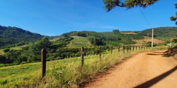 Procon reúne operadoras para discutir sinal de celular na zona rural de Poços