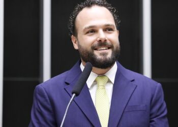 Justiça Federal condena ex-prefeito de Caldas, irmão e outros réus por improbidade administrativa