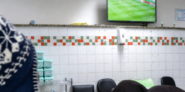 Pacientes da Hemodiálise ganham novos televisores para assistirem a Copa do Mundo