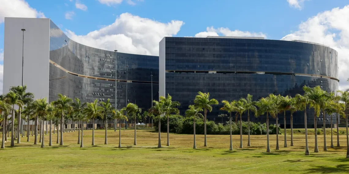 Governo de Minas regulamenta carga horária de servidores em dias de jogos do Brasil na Copa do Mundo 2026