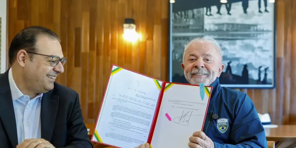 Lula sanciona lei que garante renovação automática da CNH; entenda como vai funcionar