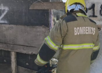 Incêndio atinge casa abandonada na zona sul de Poços de Caldas
