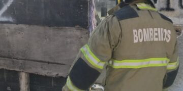 Incêndio atinge casa abandonada na zona sul de Poços de Caldas