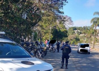 Operação da Guarda Municipal fiscaliza mais de 350 veículos em Poços de Caldas