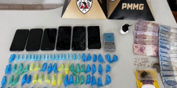 Mulher é presa por tráfico de drogas durante operação da PM