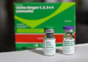 Prefeitura de Poços suspende aplicação da vacina contra a dengue para profissionais de saúde
