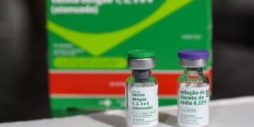 Prefeitura de Poços suspende aplicação da vacina contra a dengue para profissionais de saúde