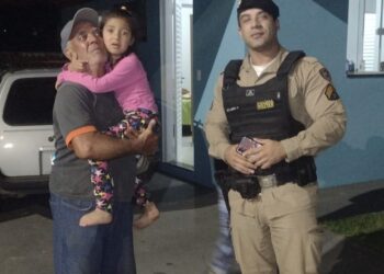 Policiais militares salvam criança de 4 anos engasgada com moeda de 25 centavos