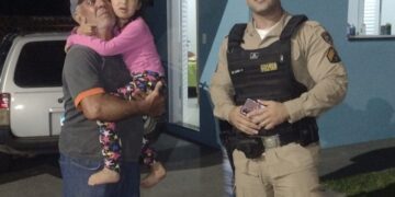 Policiais militares salvam criança de 4 anos engasgada com moeda de 25 centavos