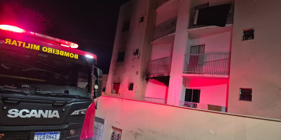 Incêndio em apartamento deixa seis pessoas feridas, incluindo duas crianças