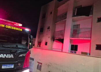 Incêndio em apartamento deixa seis pessoas feridas, incluindo duas crianças